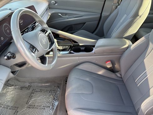Used 2025 Hyundai Elantra SEL FWD image 19