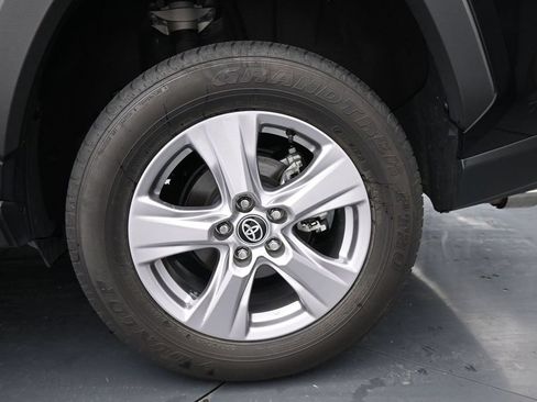 Used 2025 Toyota RAV4 XLE AWD/4WD image 15