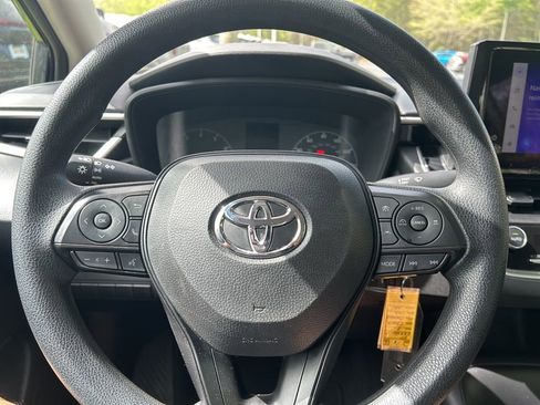Used 2025 Toyota Corolla LE image 6