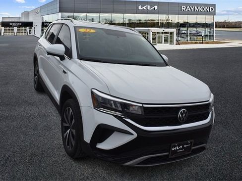 Used 2022 Volkswagen Taos SE image 9