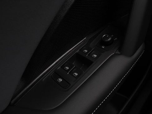 New 2026 Volkswagen Tiguan SE R-Line image 8