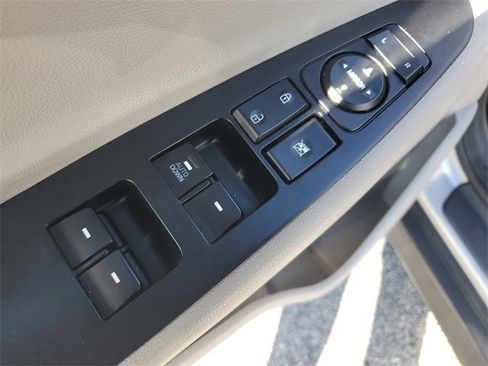 Used 2020 Hyundai Tucson SE image 9
