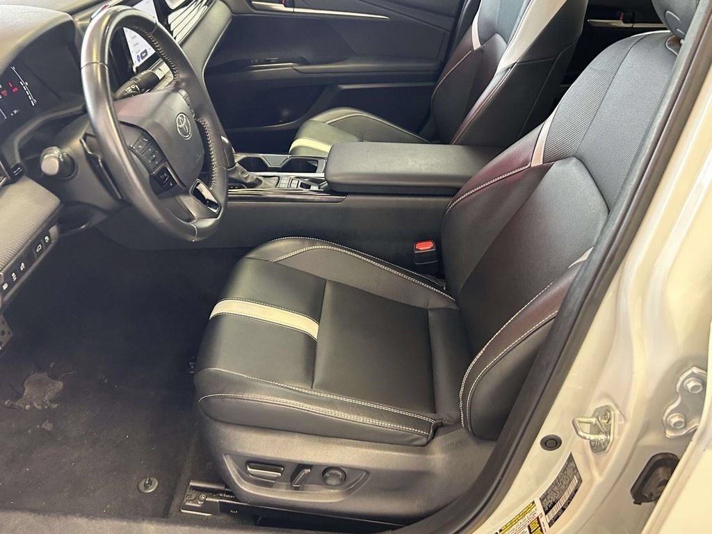 Certified 2025 Toyota Camry SE FWD image 15