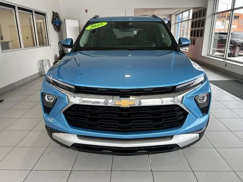 Used 2025 Chevrolet TrailBlazer LT w/ Convenience Package image 2