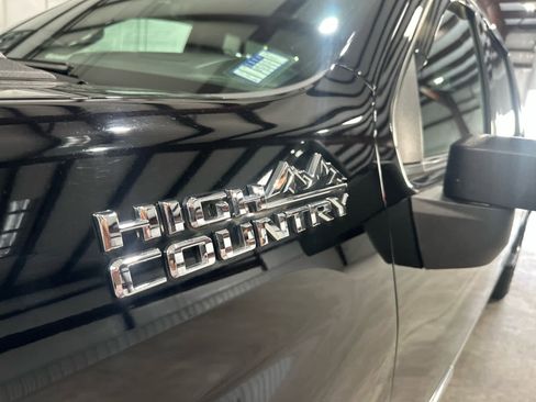 Used 2024 Chevrolet Silverado 2500 High Country w/ High Country Premium Package AWD/4WD image 10