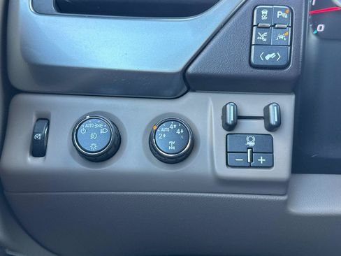 Used 2016 Chevrolet Suburban LTZ AWD/4WD image 33