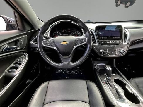Used 2020 Chevrolet Malibu LT w/ Leather Package FWD image 8