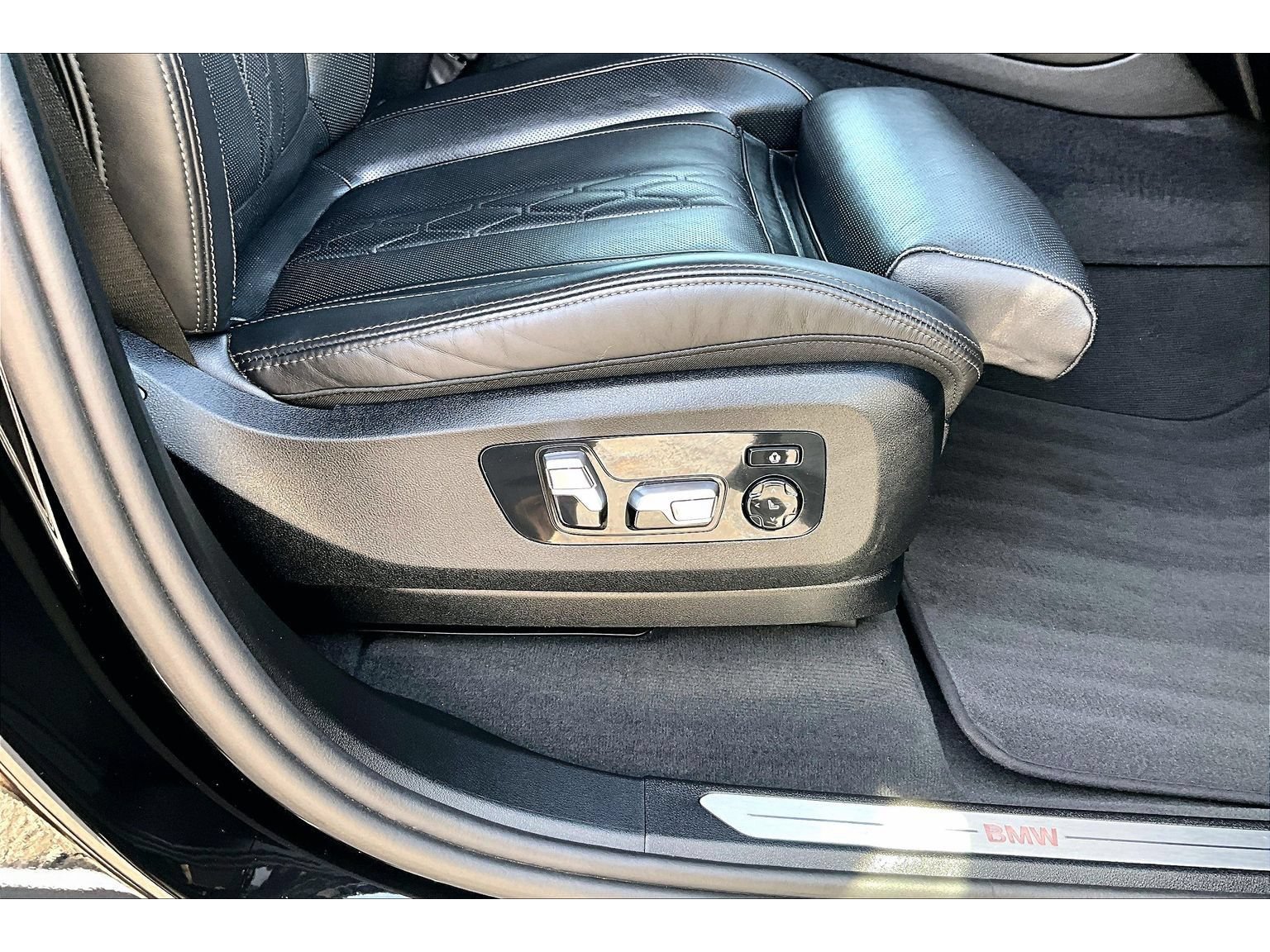 Used 2025 BMW X5 xDrive50e AWD/4WD image 51