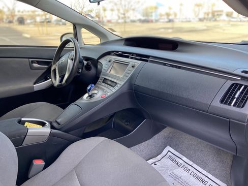 Used 2015 Toyota Prius Two image 12