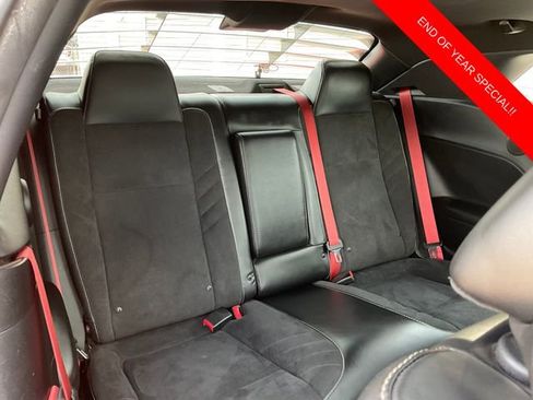 Used 2015 Dodge Challenger SRT image 14
