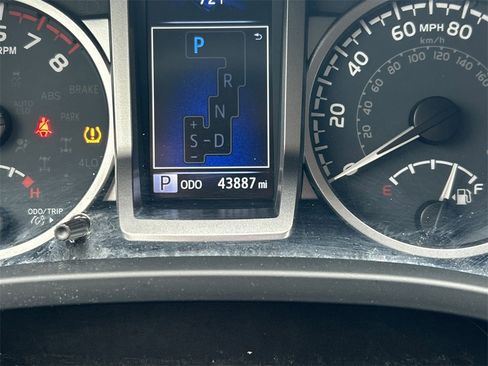 Used 2022 Toyota Tacoma SR5 image 31