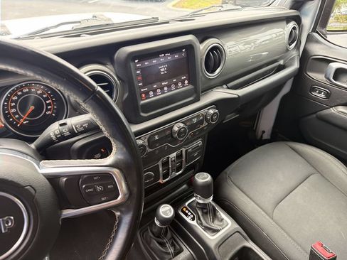 Used 2020 Jeep Wrangler Unlimited Sahara w/ Safety Group AWD/4WD image 30