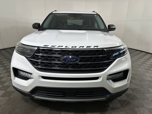 Used 2021 Ford Explorer XLT w/ Equipment Group 202A image 8