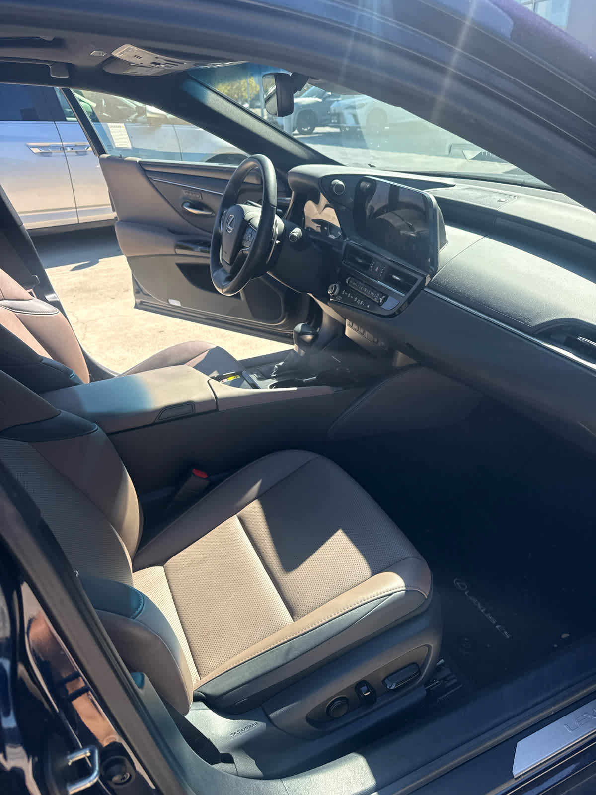 Used 2024 Lexus ES 300h w/ Premium Package FWD image 6