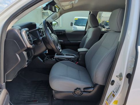 Used 2019 Toyota Tacoma SR5 AWD/4WD image 12