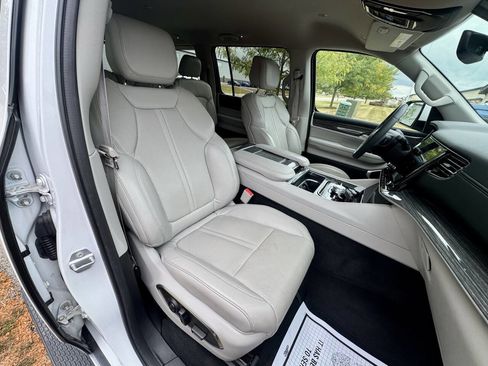 Used 2022 Jeep Wagoneer Series III image 39