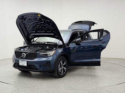 New 2026 Volvo XC40 B5 Core w/ Climate Package image 9