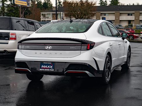 Used 2024 Hyundai Sonata SEL w/ Convenience Package FWD image 11