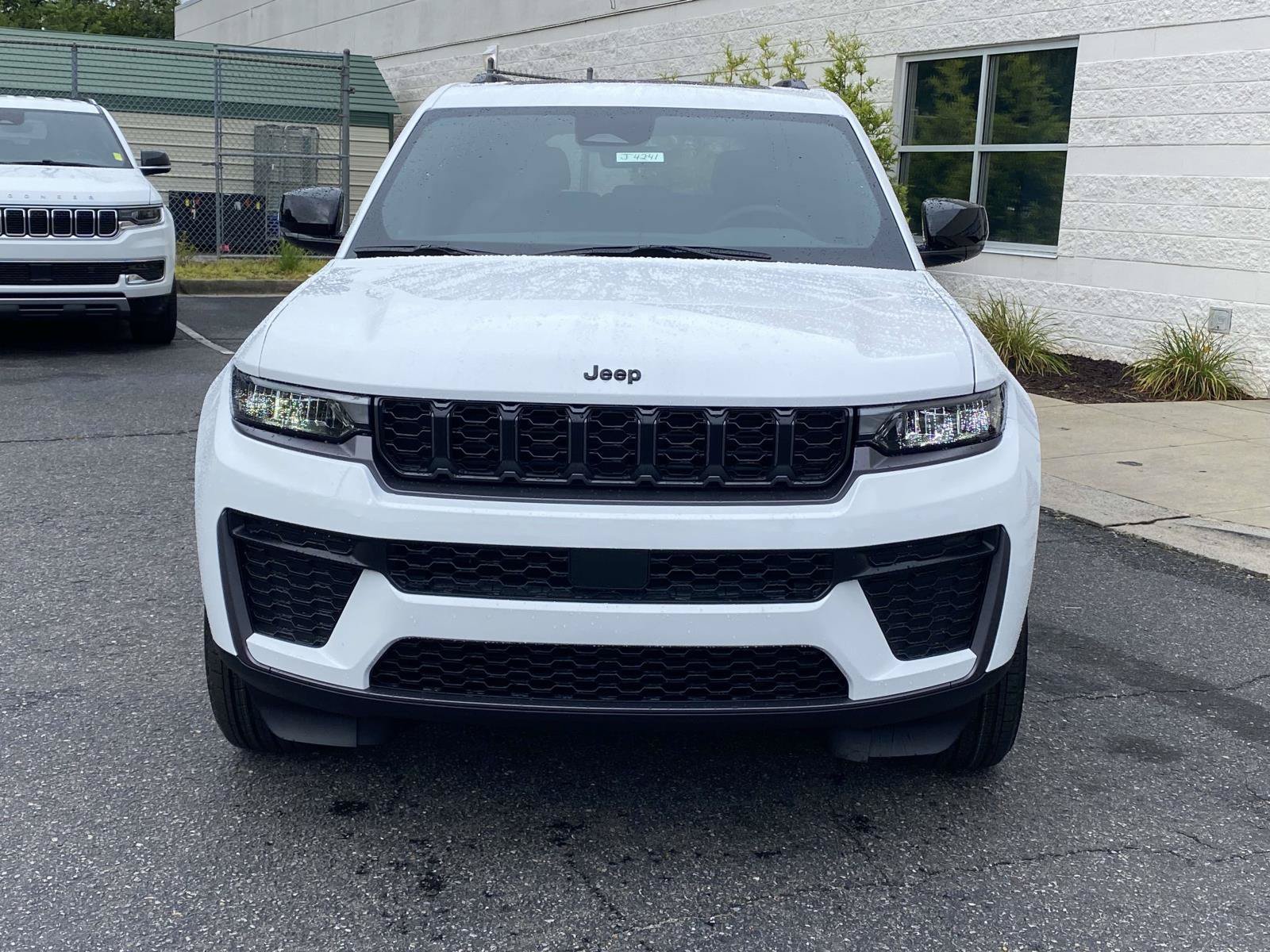 New 2026 Jeep Grand Cherokee Altitude AWD/4WD image 2