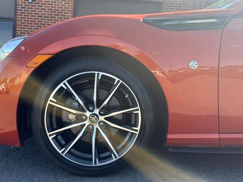 Used 2017 Toyota 86 RWD image 5