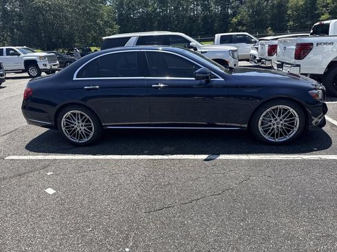 Used 2017 Mercedes-Benz E 300 image 4