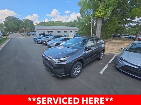 Used 2025 Toyota RAV4 XLE w/ Convenience Package AWD/4WD image 5