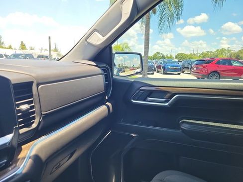 Used 2024 Chevrolet Silverado 1500 LT RWD image 1