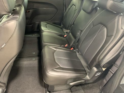 New 2026 Chrysler Pacifica Select image 10