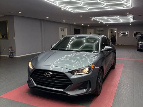 Used 2019 Hyundai Veloster 2.0 FWD image 2