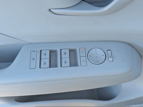 New 2026 Hyundai Kona SE image 13