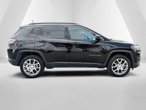 Used 2022 Jeep Compass Latitude w/ Sun and Sound Group image 8