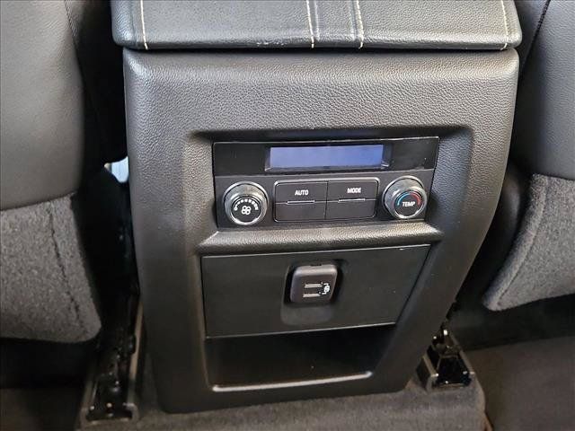 Used 2023 Chevrolet Traverse LT FWD image 16