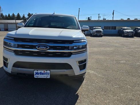Used 2022 Ford Expedition Limited AWD/4WD image 3