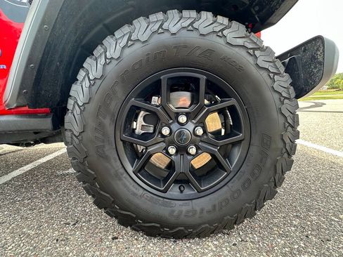 Used 2024 Jeep Wrangler Unlimited AWD/4WD image 28