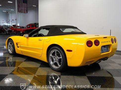 Used 2004 Chevrolet Corvette Convertible w/ Preferred Equipment Group RWD image 10