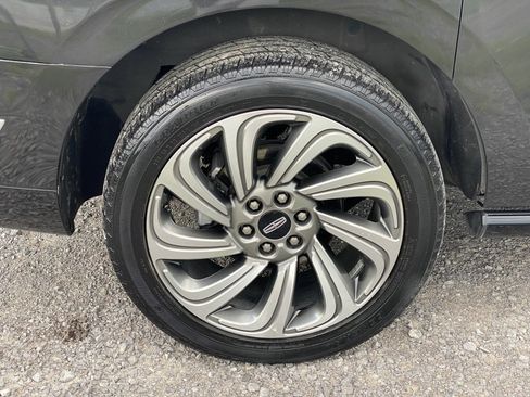 Used 2022 Lincoln Navigator L Reserve RWD image 9