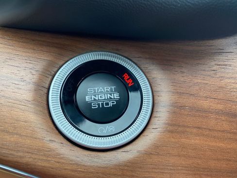 New 2025 Jeep Grand Cherokee Summit image 28