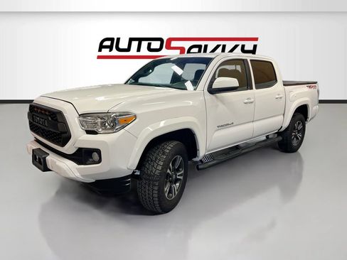 Used 2017 Toyota Tacoma TRD Sport w/ Tow Package (A/T) AWD/4WD image 3