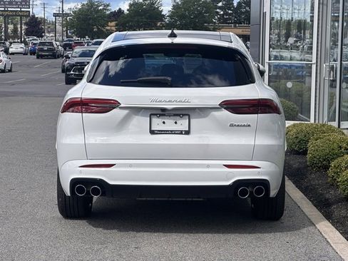 New 2025 Maserati Grecale GT image 5