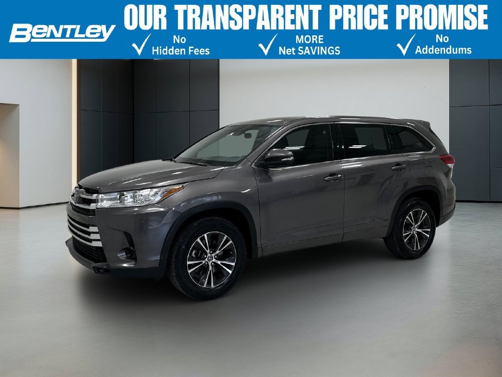 Used 2017 Toyota Highlander LE FWD image 1