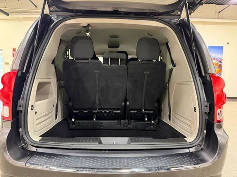 Used 2019 Dodge Grand Caravan SE w/ Rear Park Assist Package FWD image 23