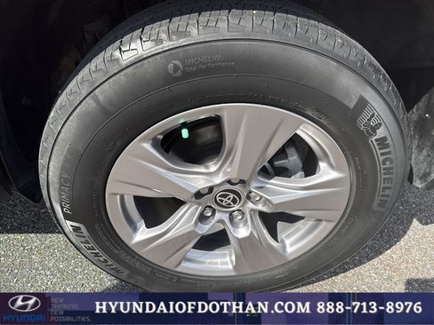 Used 2023 Toyota RAV4 XLE w/ Convenience Package FWD image 19