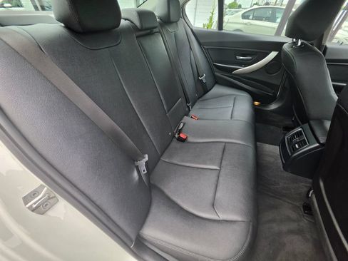 Used 2017 BMW 320i xDrive Sedan AWD/4WD image 4