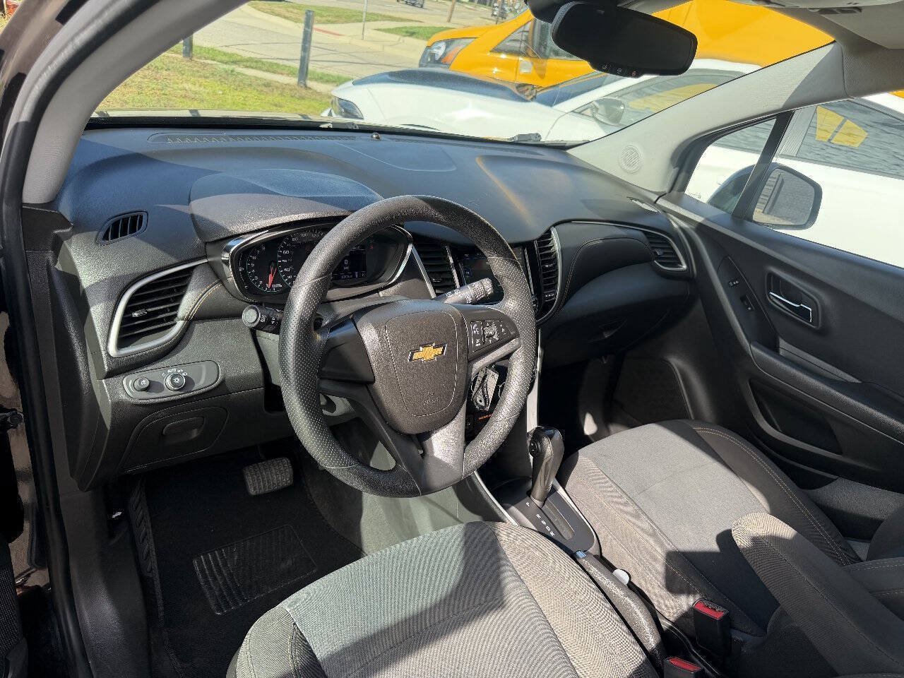 Used 2020 Chevrolet Trax LS FWD image 11