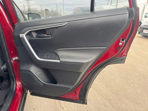 Used 2019 Toyota RAV4 LE w/ Carpet Mat Package image 26