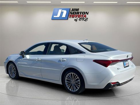 Used 2019 Toyota Avalon Limited image 7