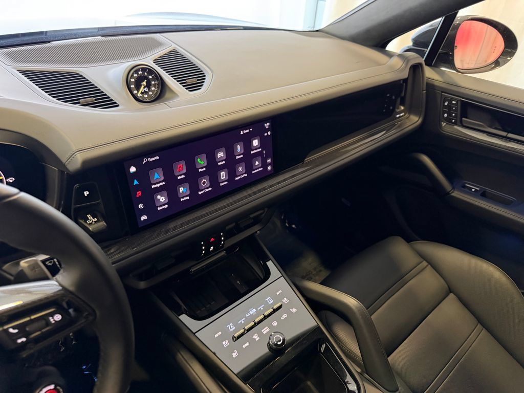 Certified 2025 Porsche Cayenne Turbo GT AWD/4WD image 18