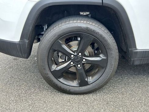 Certified 2023 Jeep Grand Cherokee Altitude image 12