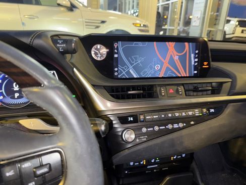Used 2021 Lexus ES 250 w/ Premium Package image 10
