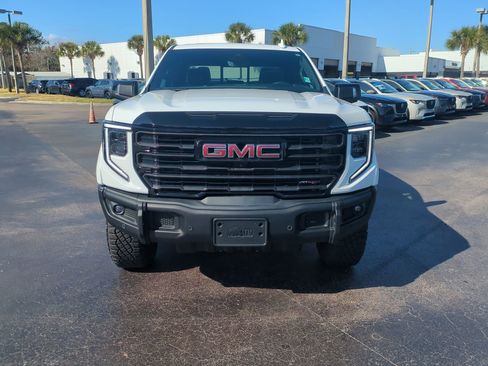 Used 2024 GMC Sierra 1500 AT4X image 9